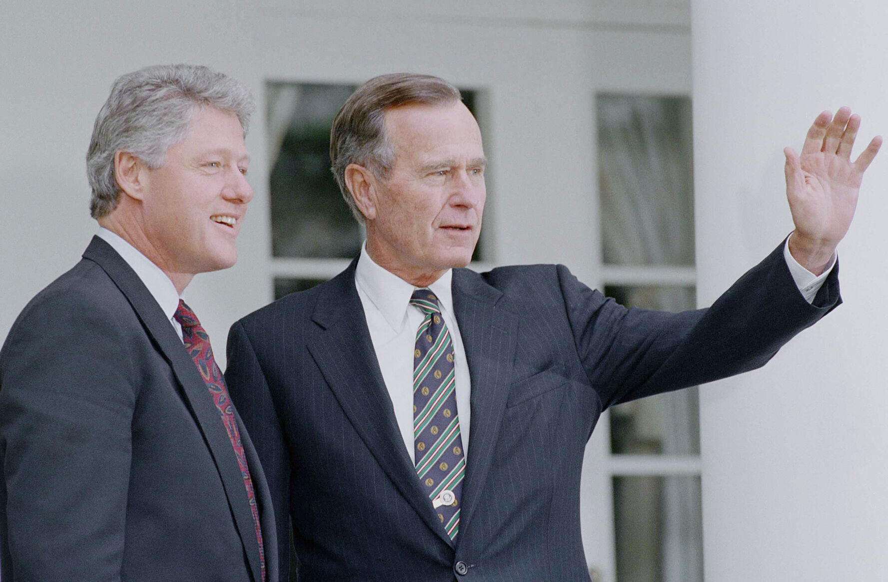 1992: Meets with President Bush at White House